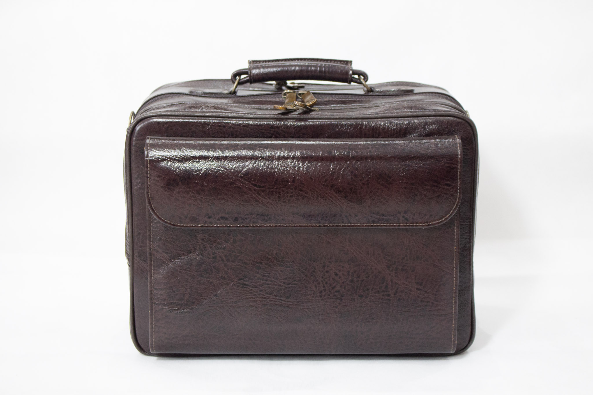 Bolsa propagandista com 3 divisões em couro legítimo, bolso frontal com tampa.